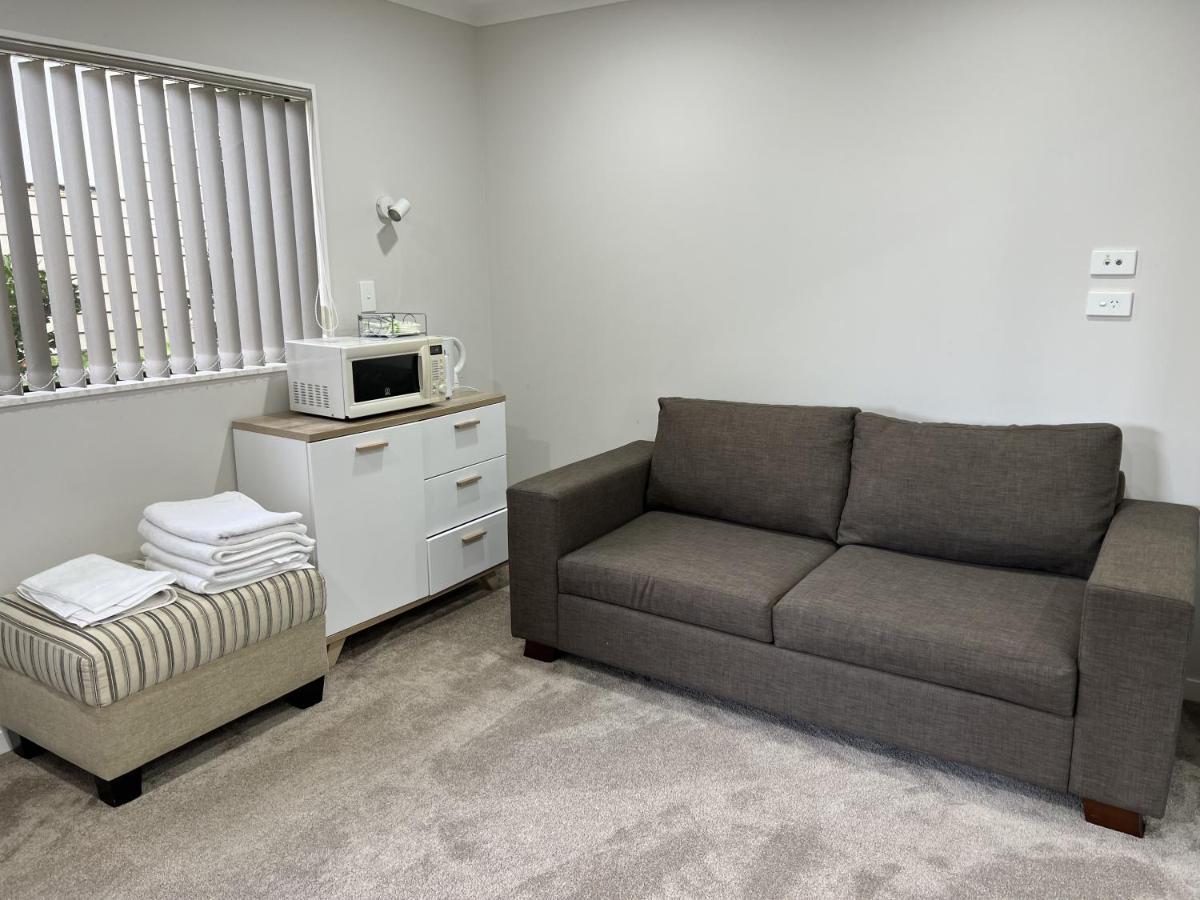Guest Suite - Cosy Place In The Wattle Downs Auckland Eksteriør billede